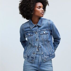 Madewell “the jean jacket” in medford wash